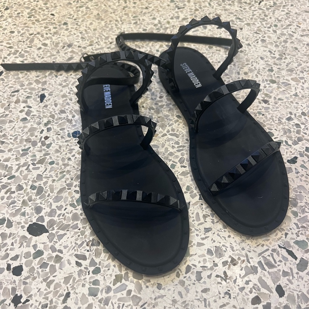 New, never used, Steve Madden Travel J sandals